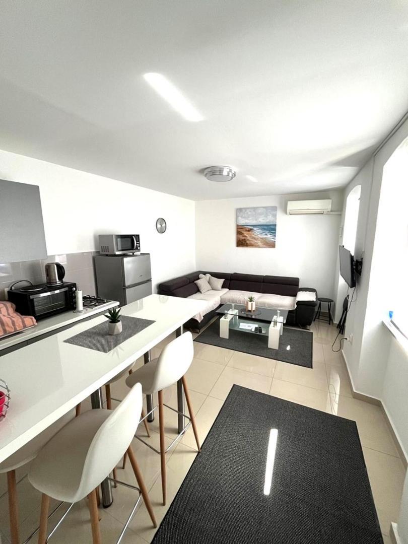 City Centre Apartment With Terrace 2 Pula Dış mekan fotoğraf